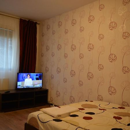 Iulia Studio 9 Bucarest Esterno foto