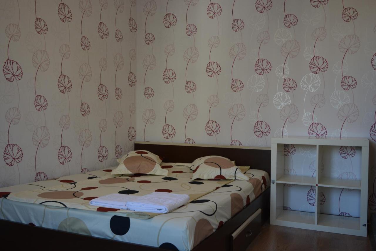 Iulia Studio 9 Bucarest Esterno foto