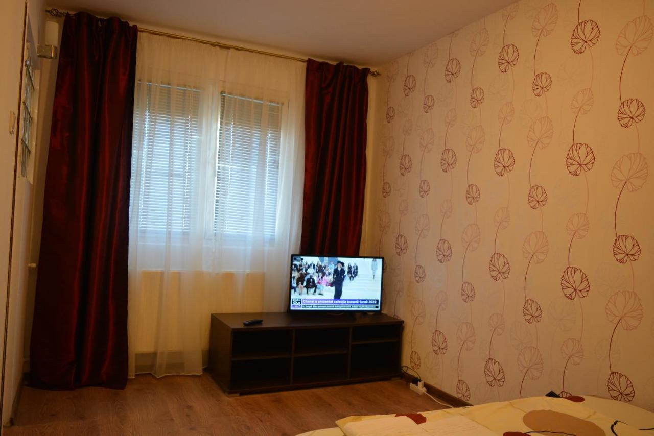 Iulia Studio 9 Bucarest Esterno foto